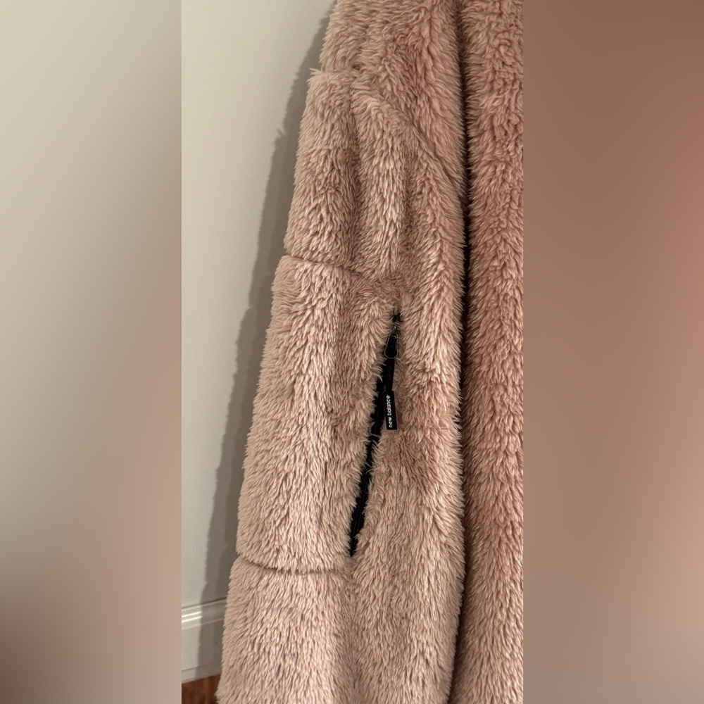 New Balance Blush Fuzzy Fleece Pullover - Picture 4 of 5
